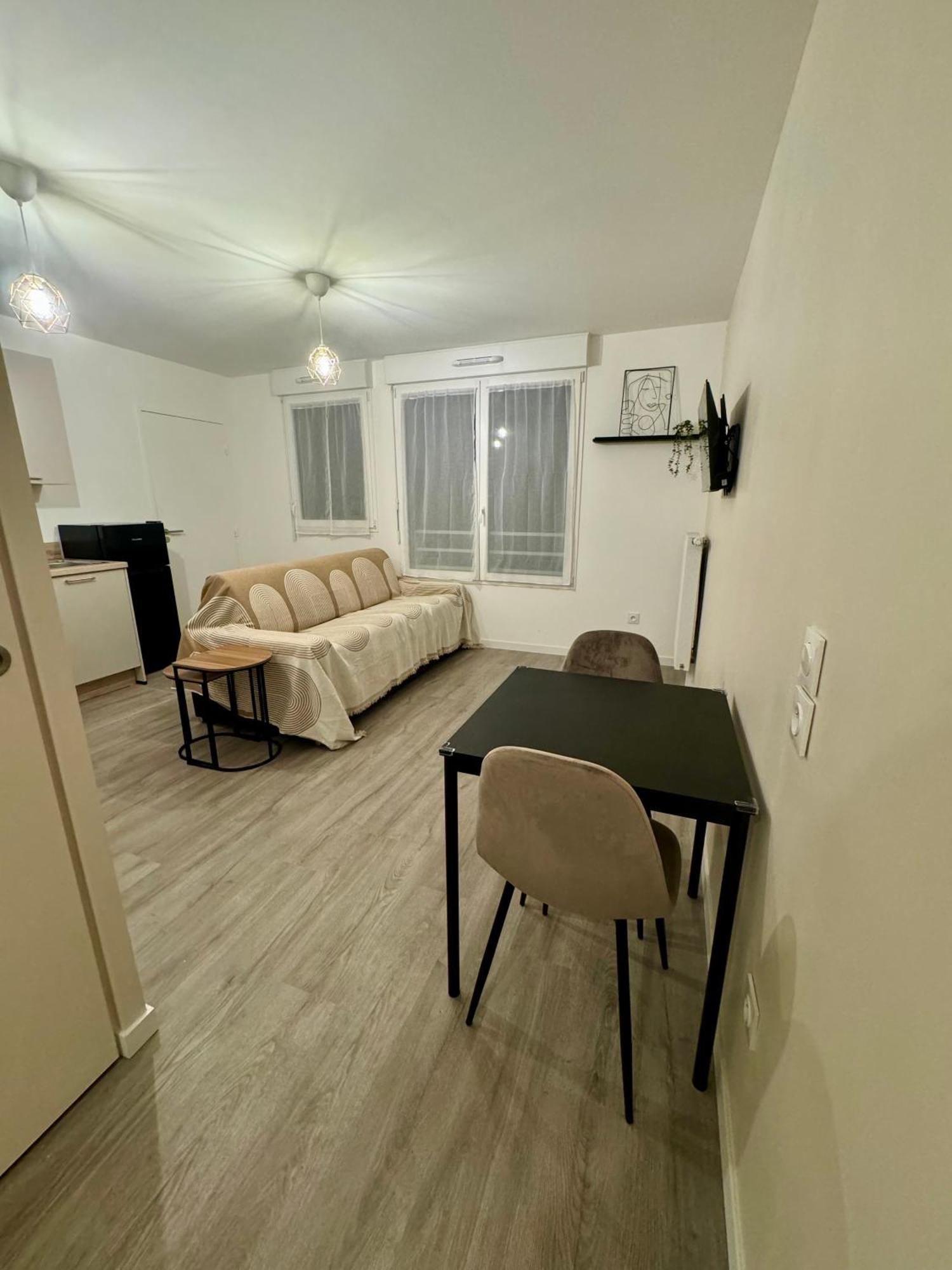 Studio Moderne Et Tout Equipe, Proche Du Rer, Paris & Aeroport D'Orly En 20 Min, Lit Bebe Sur Demande Vitry-sur-Seine Exterior foto